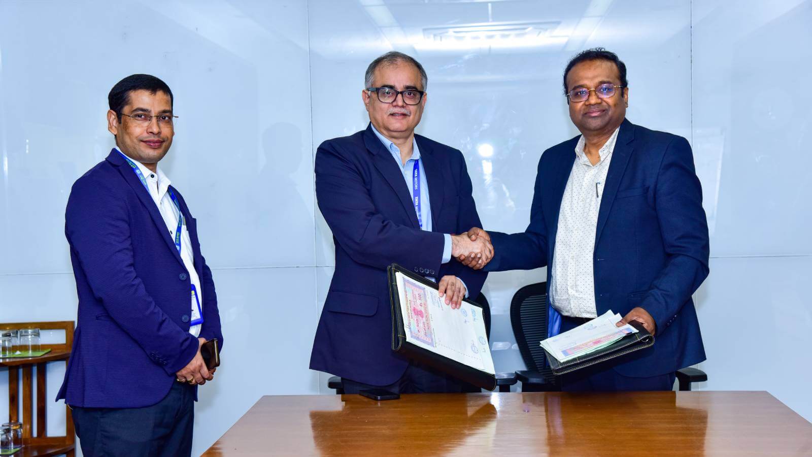 Mr. Rajesh Kaul, Vice President & Business Head – Trucks, Tata Motors Ltd._ and Mr. Shashikant Kumar, General Manager & Zonal Head 